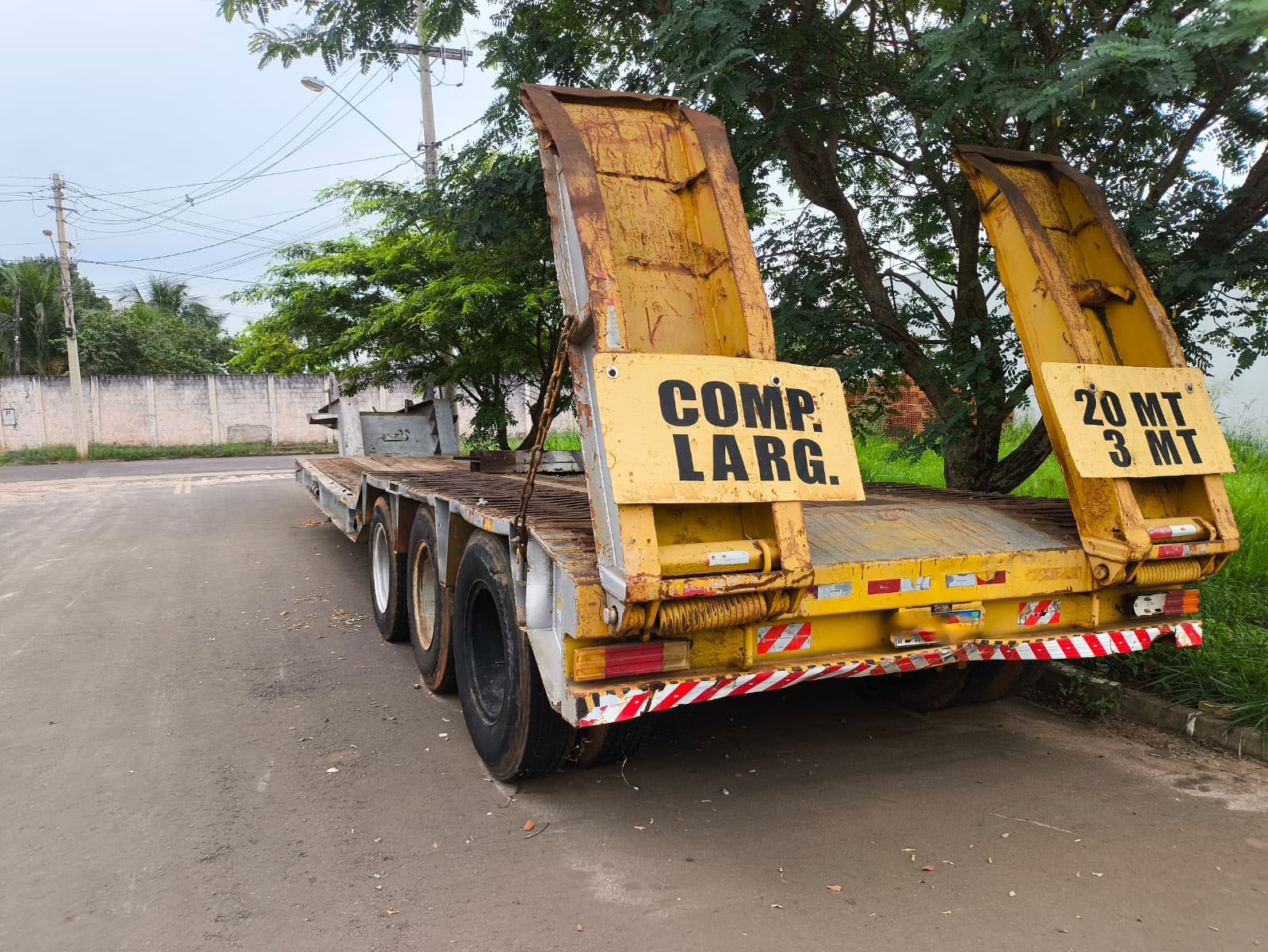 Caminhão Munck com guindaste em Birigui